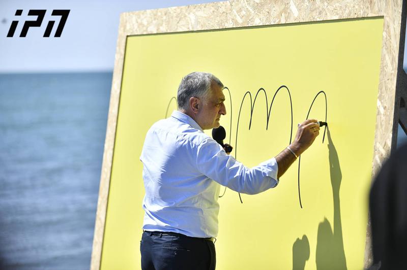 რას წერს რუსული მედია მამუკა ხაზარაძის პოლიტიკურ შანსებზე